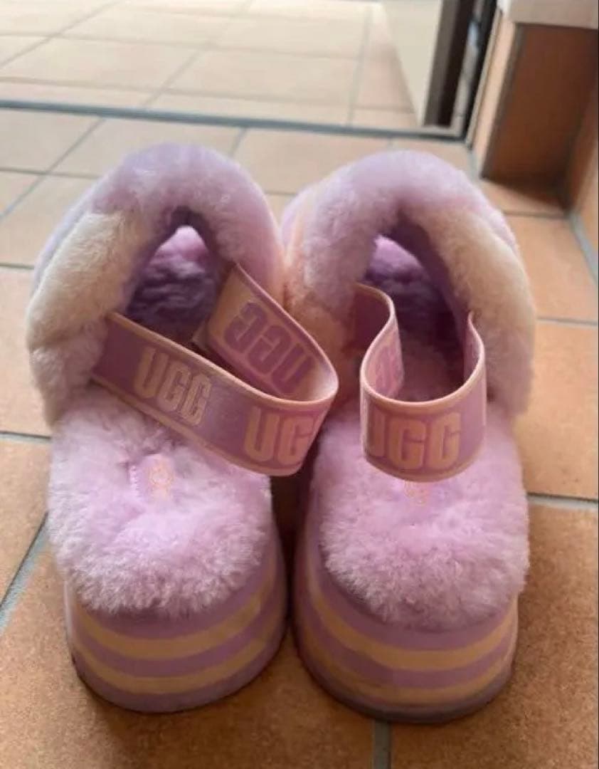 UGG フワフワプラットフォームサンダル