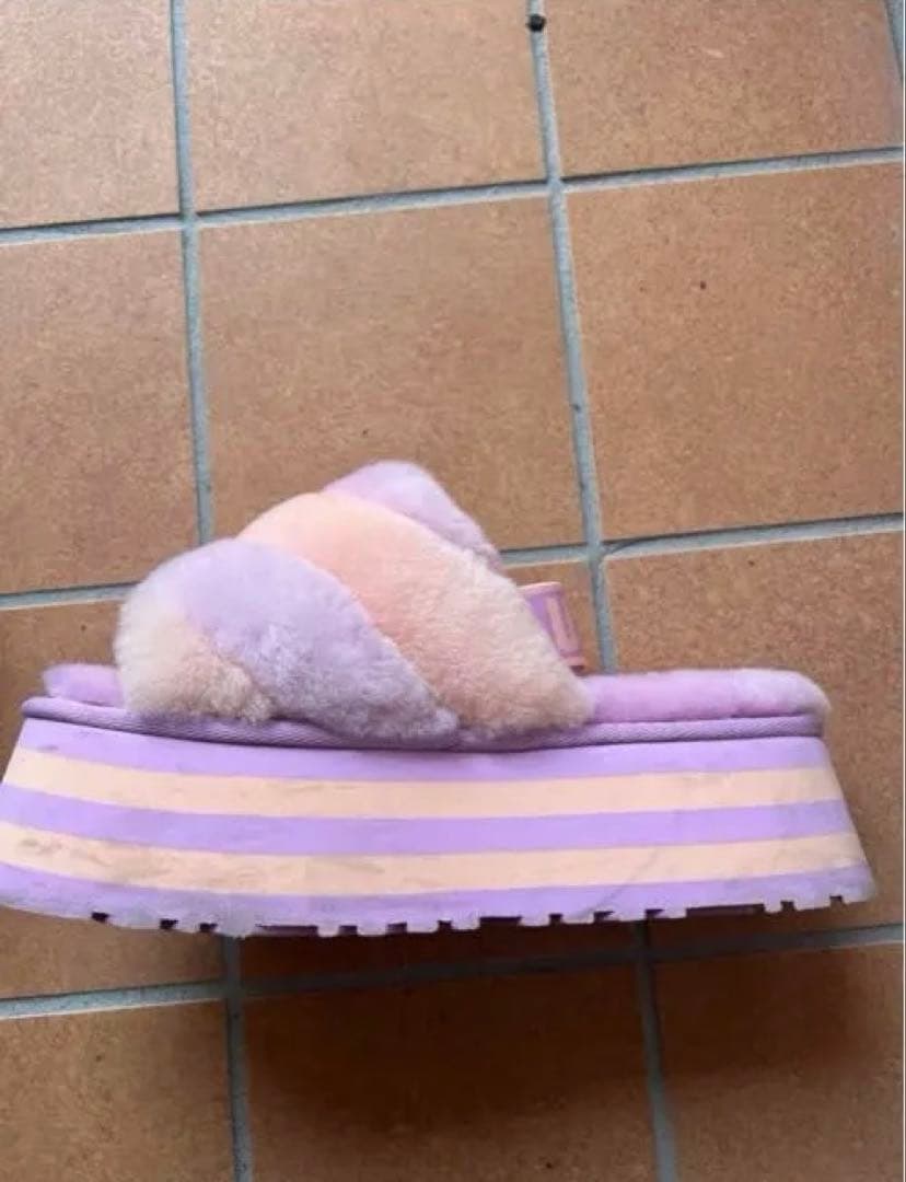 UGG フワフワプラットフォームサンダル