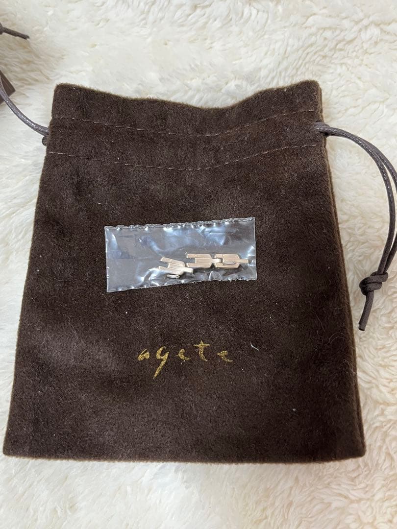 agete ゴールド 腕時計　ソーラー