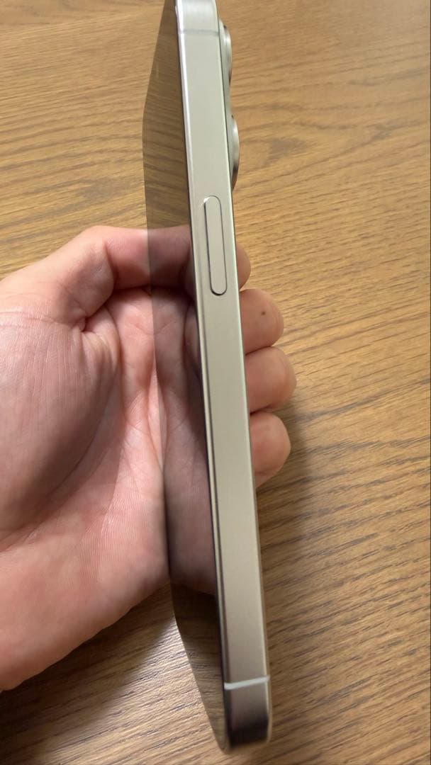iPhone 15 Pro, White Titanium, 256GB 本体
