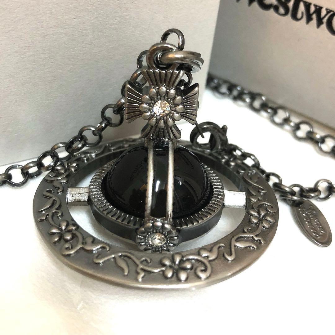 VivienneWestwood 花刻印モチーフのネックレス