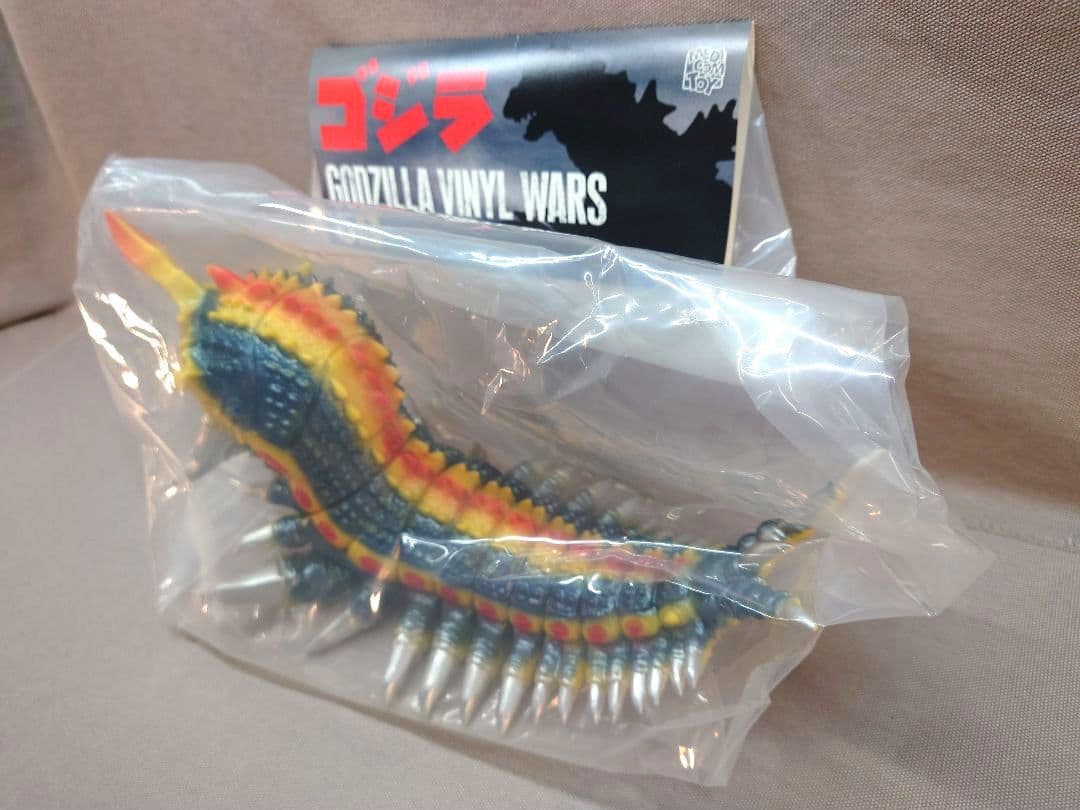ゴジラ VANYL WARS　マーミット製 「バトラ幼虫」　メディコム・トイ