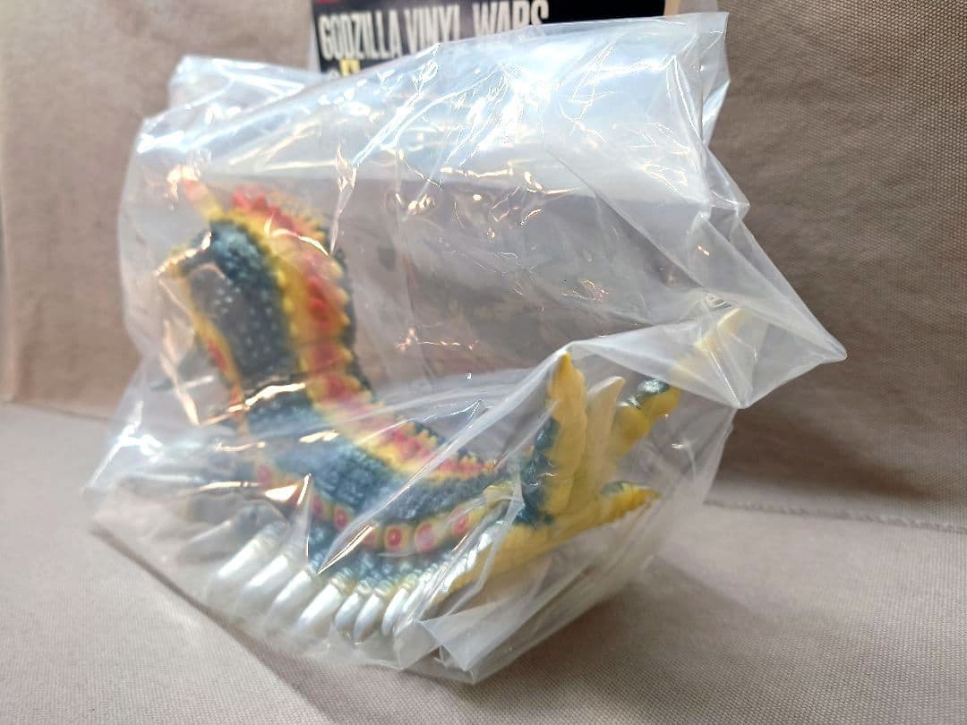 ゴジラ VANYL WARS　マーミット製 「バトラ幼虫」　メディコム・トイ