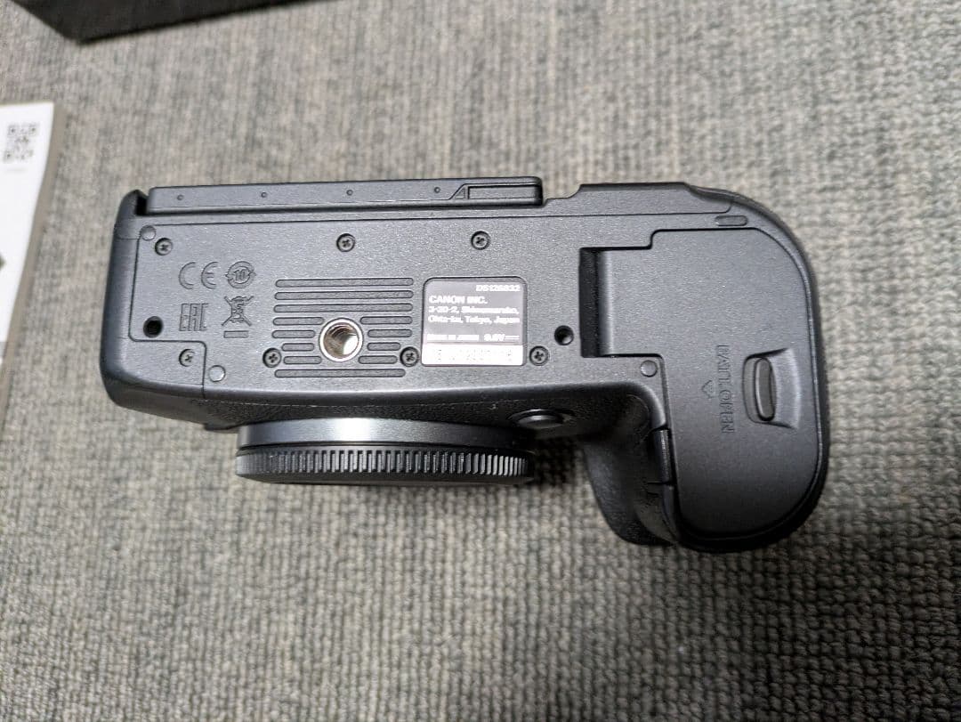 Canon EOS R6 ボディとその付属品