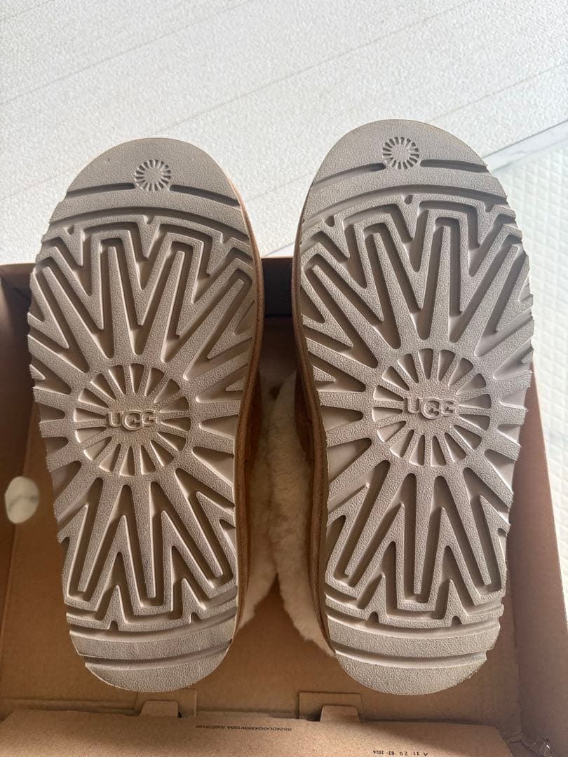 UGG ブラウン タズリータ厚底