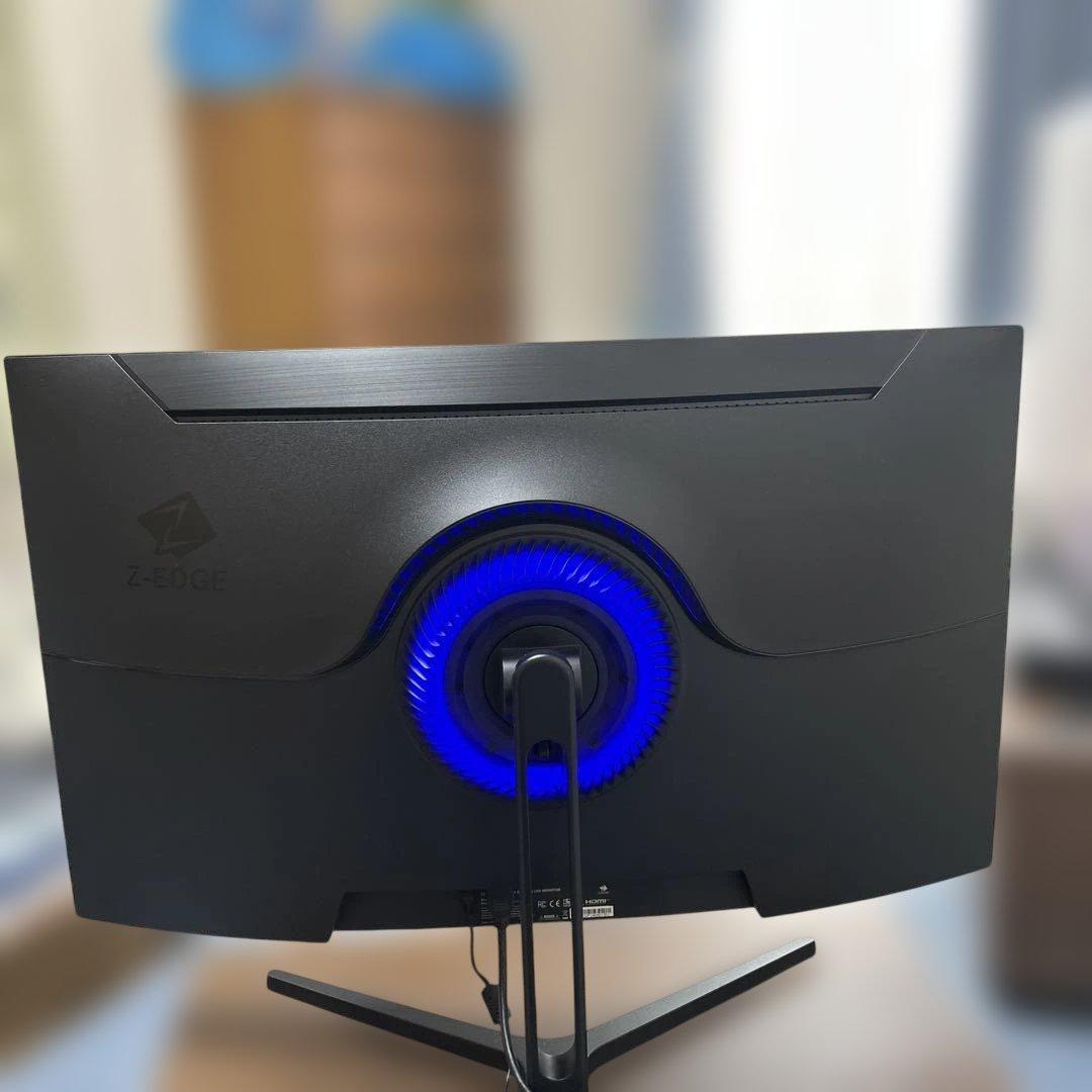 Z Z-Edge 32インチ ゲーミング モニター 。
