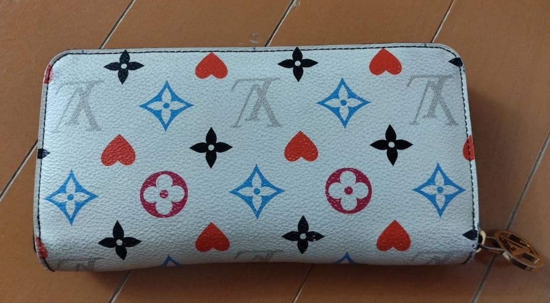 ルイヴィトン ジッピーウォレット ゲームオン