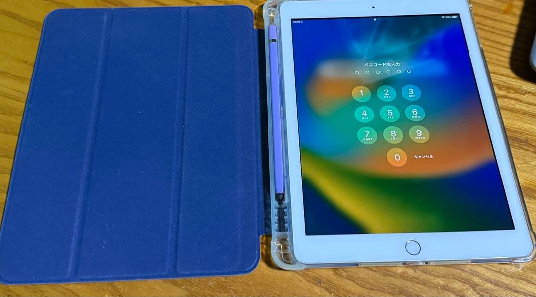 u*！様 iPad 第5世代　本体 ブルーカバー付き