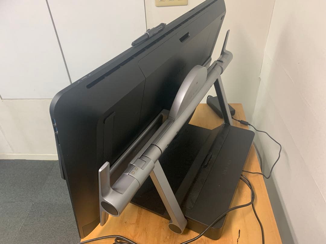【中古】Wacom Cintiq Pro 32（DTH-3220）＋スタンド付き