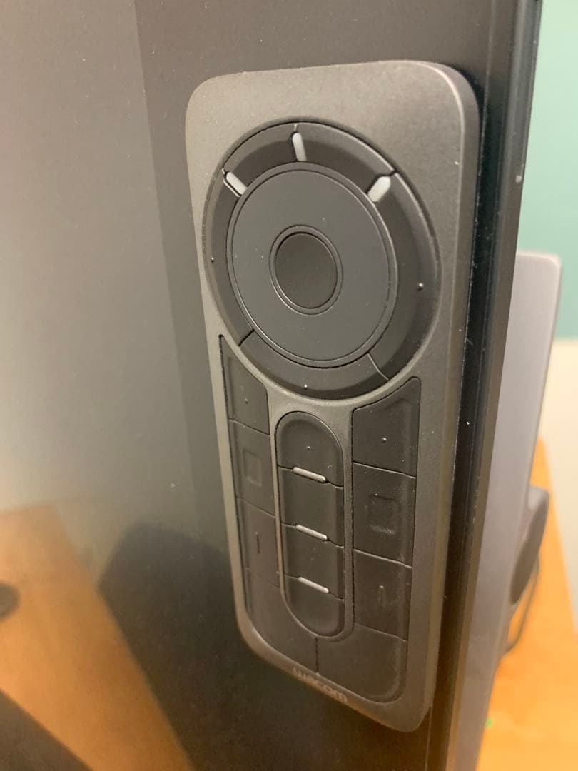 【中古】Wacom Cintiq Pro 32（DTH-3220）＋スタンド付き