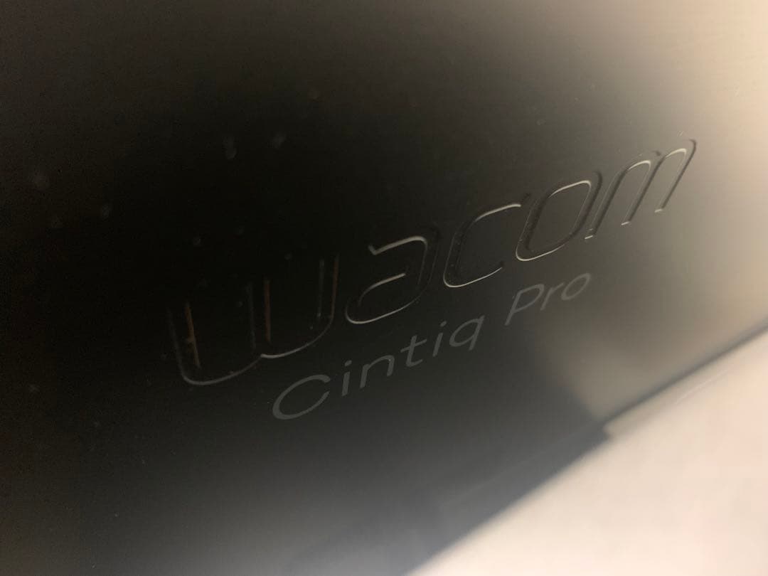 【中古】Wacom Cintiq Pro 32（DTH-3220）＋スタンド付き