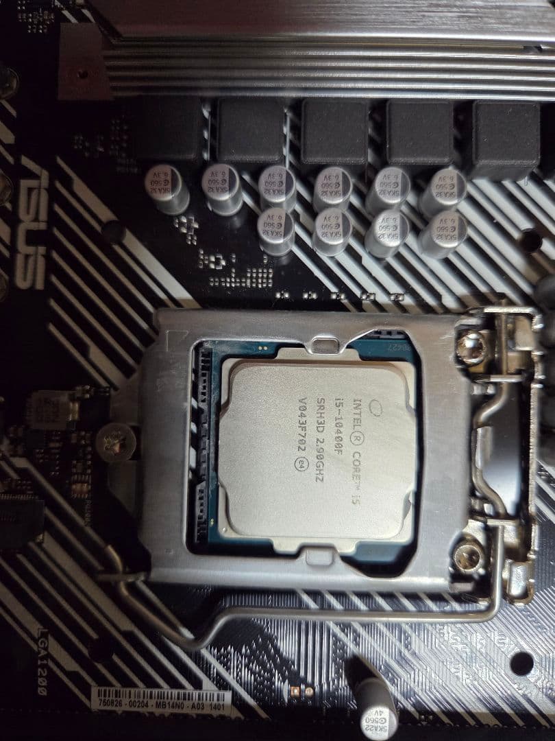 CPU Intel Core i7-7700K + IntelCorei5 10400f