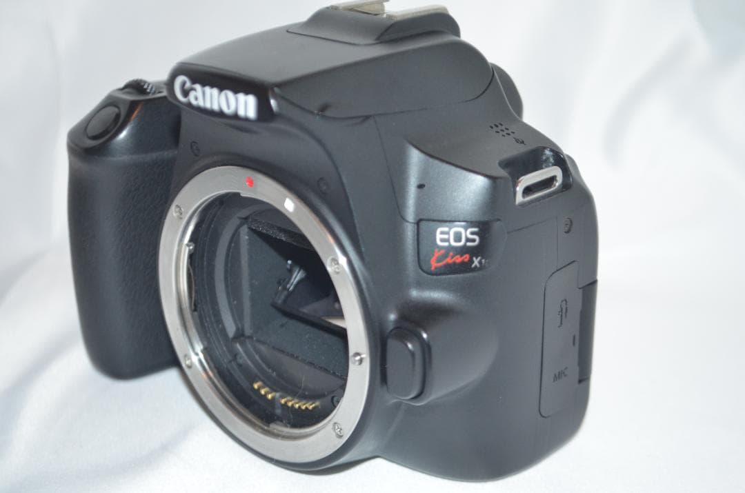 美品 【Canon EOS Kiss X10 ダブルレンズ】 Wi-Fi搭載