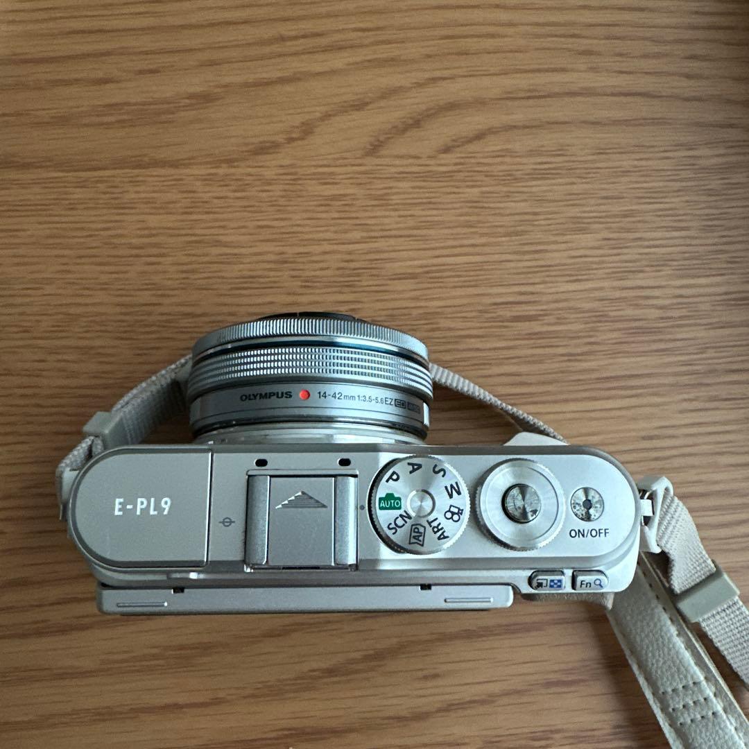 OLYMPUS PEN E-PL9 ブラウン14-42mmレンズ付き