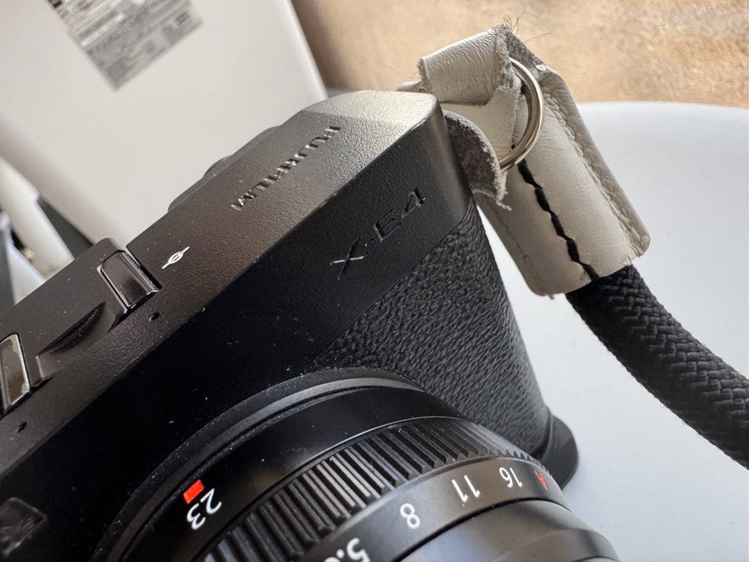 【最終値下げ】Fujifilm X-E4 本体 【美品・付属品アリ】