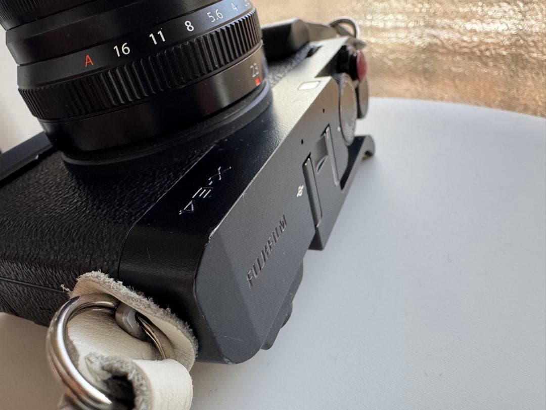 【最終値下げ】Fujifilm X-E4 本体 【美品・付属品アリ】