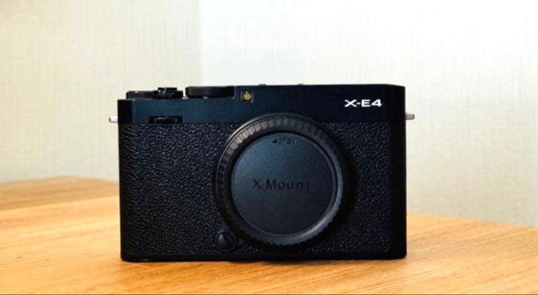 【最終値下げ】Fujifilm X-E4 本体 【美品・付属品アリ】
