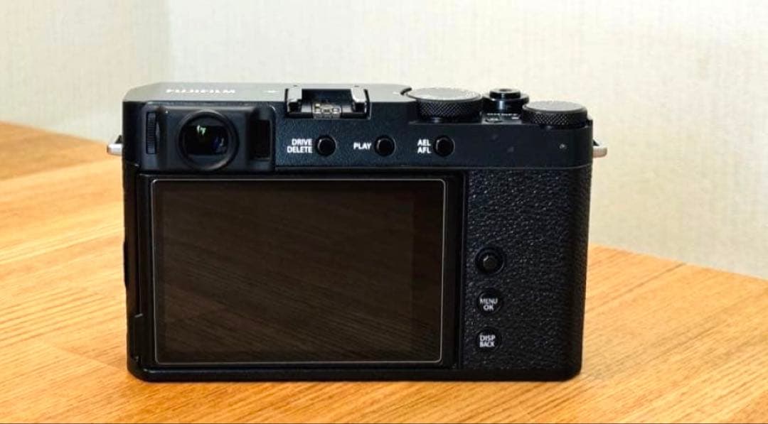 【最終値下げ】Fujifilm X-E4 本体 【美品・付属品アリ】