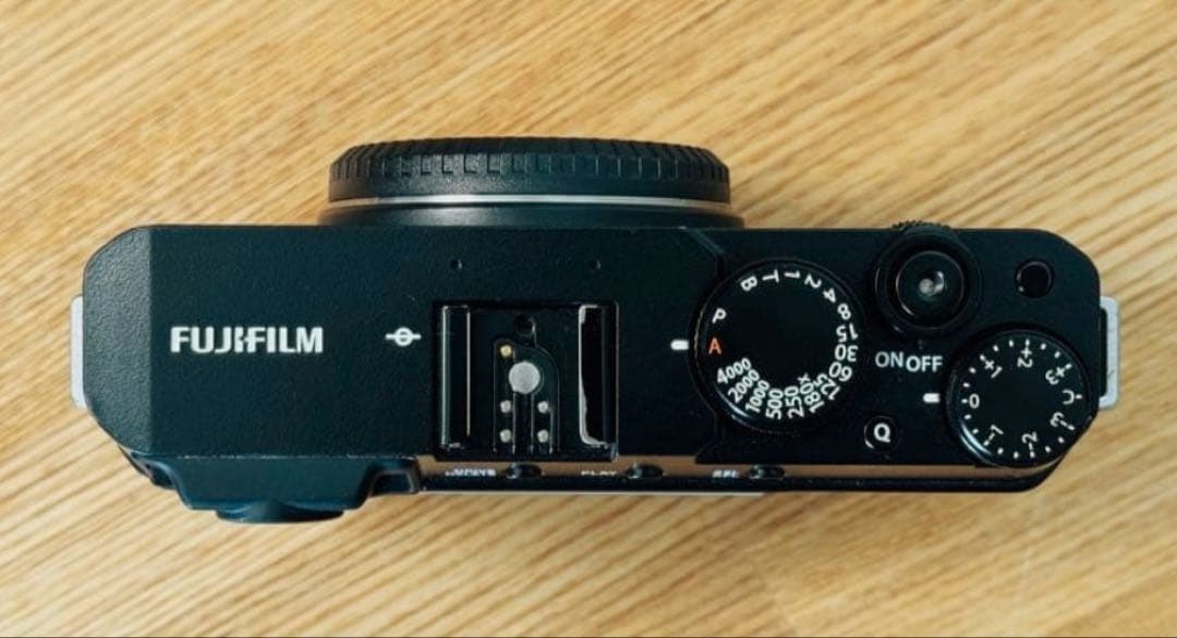 【最終値下げ】Fujifilm X-E4 本体 【美品・付属品アリ】