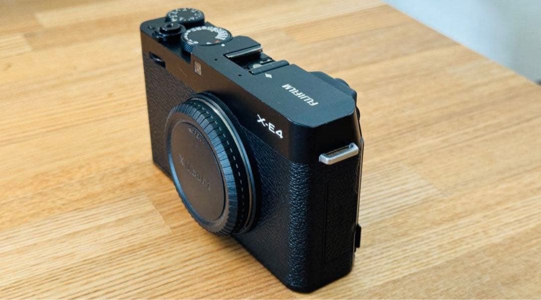 【最終値下げ】Fujifilm X-E4 本体 【美品・付属品アリ】