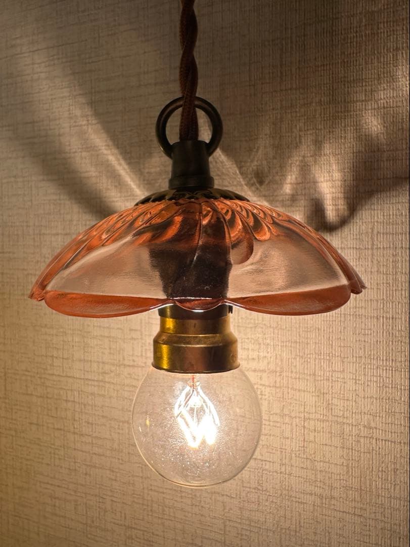 20年代 フランス アンティーク 螺旋模様ピンクガラスのお花アトリエランプ＊