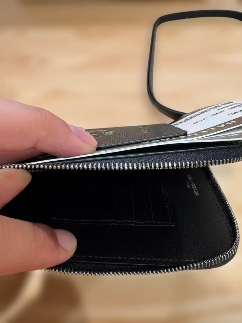 バレンシアガ パスポートケース 24FW チケット収納 正規品 箱 防塵袋付き