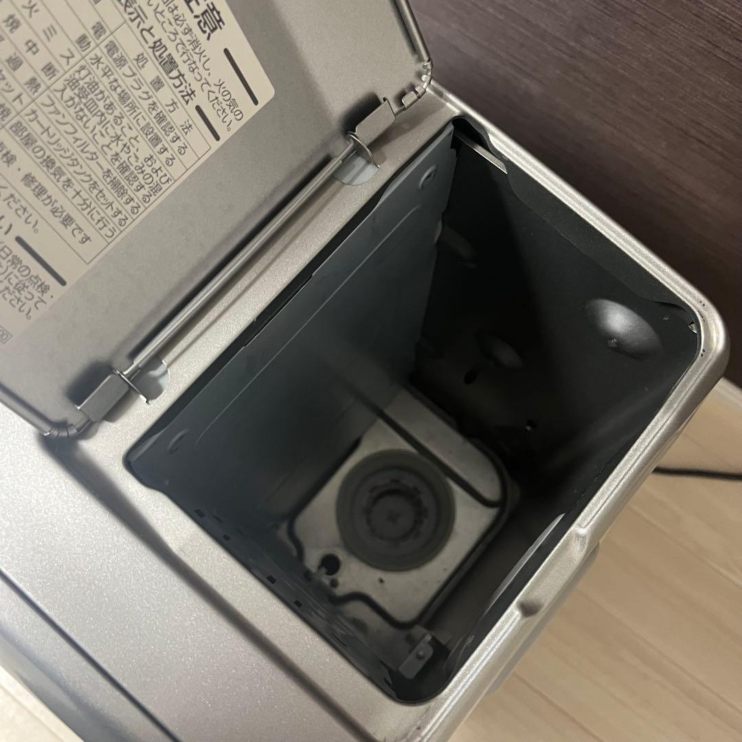 美品　DAINICHI キャスター付　石油ファンヒーター ウォームホワイト