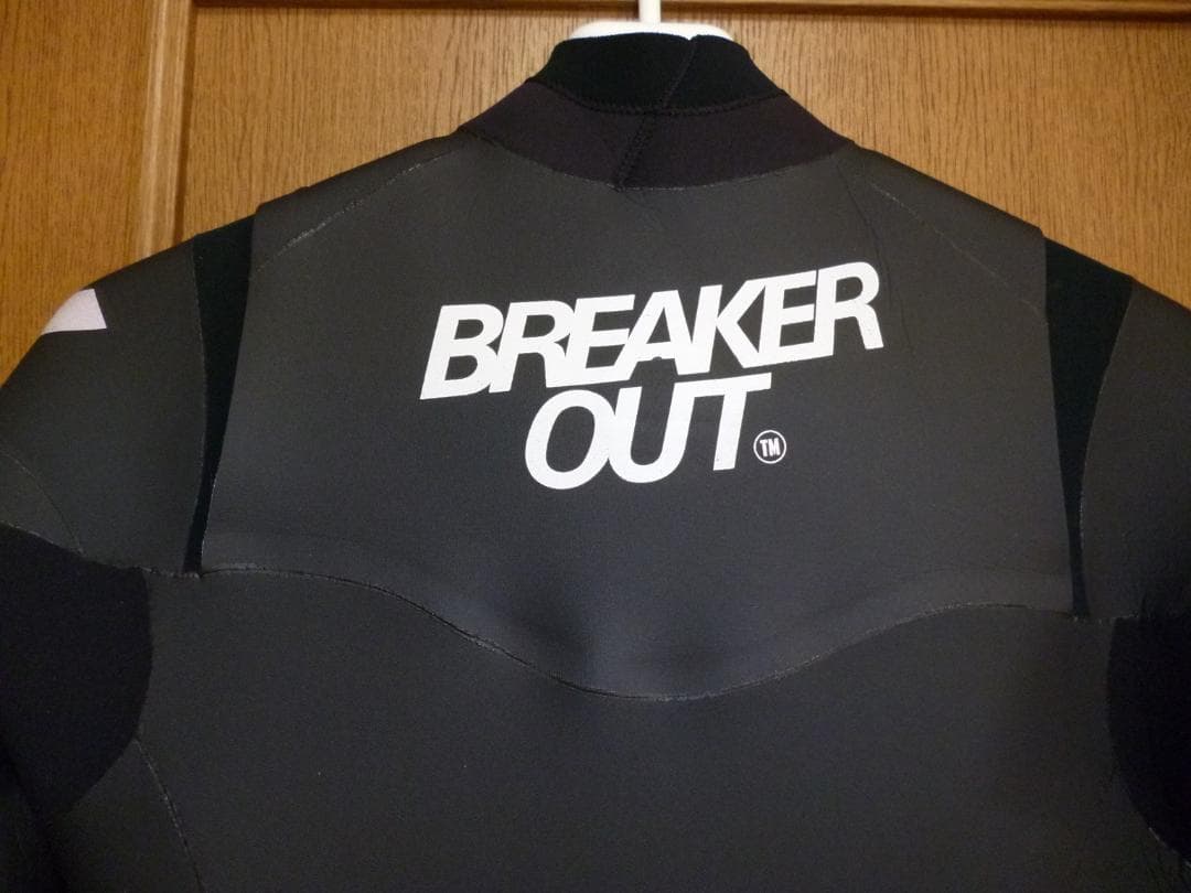 BREAKER OUT（ブレーカーアウト）チェストジップ セミドライ ML！美品