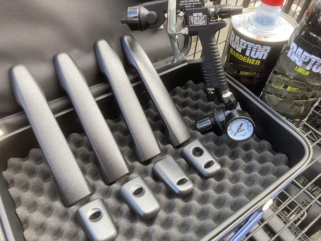 デリカD5後期ドアハンドルカバー本物ラプターライナー塗装ブラック