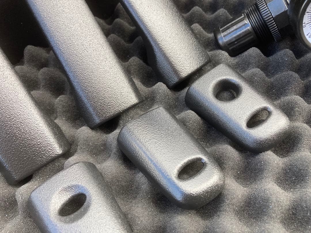 デリカD5後期ドアハンドルカバー本物ラプターライナー塗装ブラック