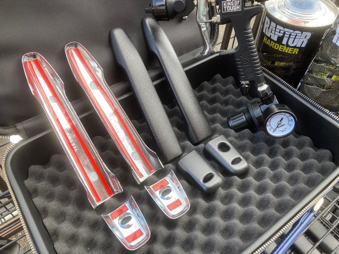 デリカD5後期ドアハンドルカバー本物ラプターライナー塗装ブラック