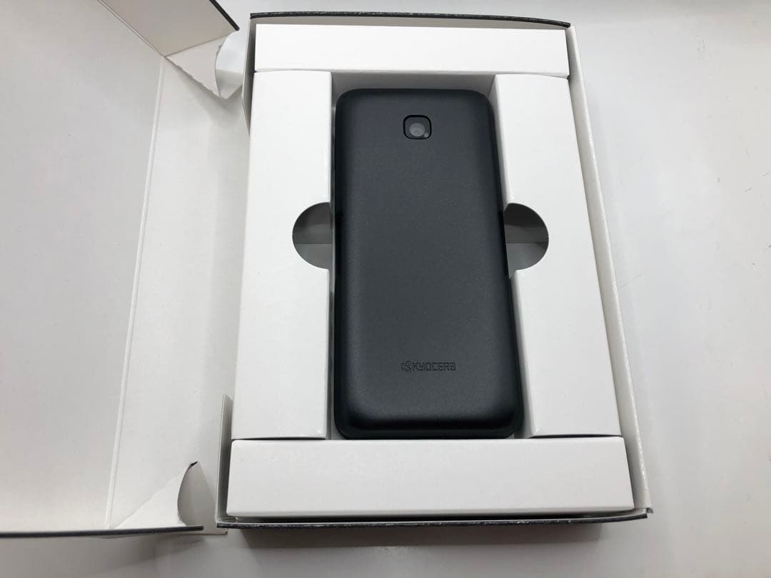 ☆Simフリー☆未使用品☆ GRATINA KYF42 ブラック