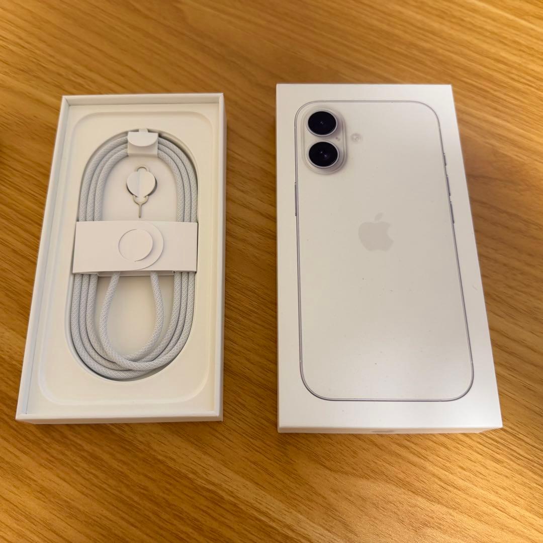【美品✨】iPhone 16 256 GB ホワイト ケース・保護フィルム付き