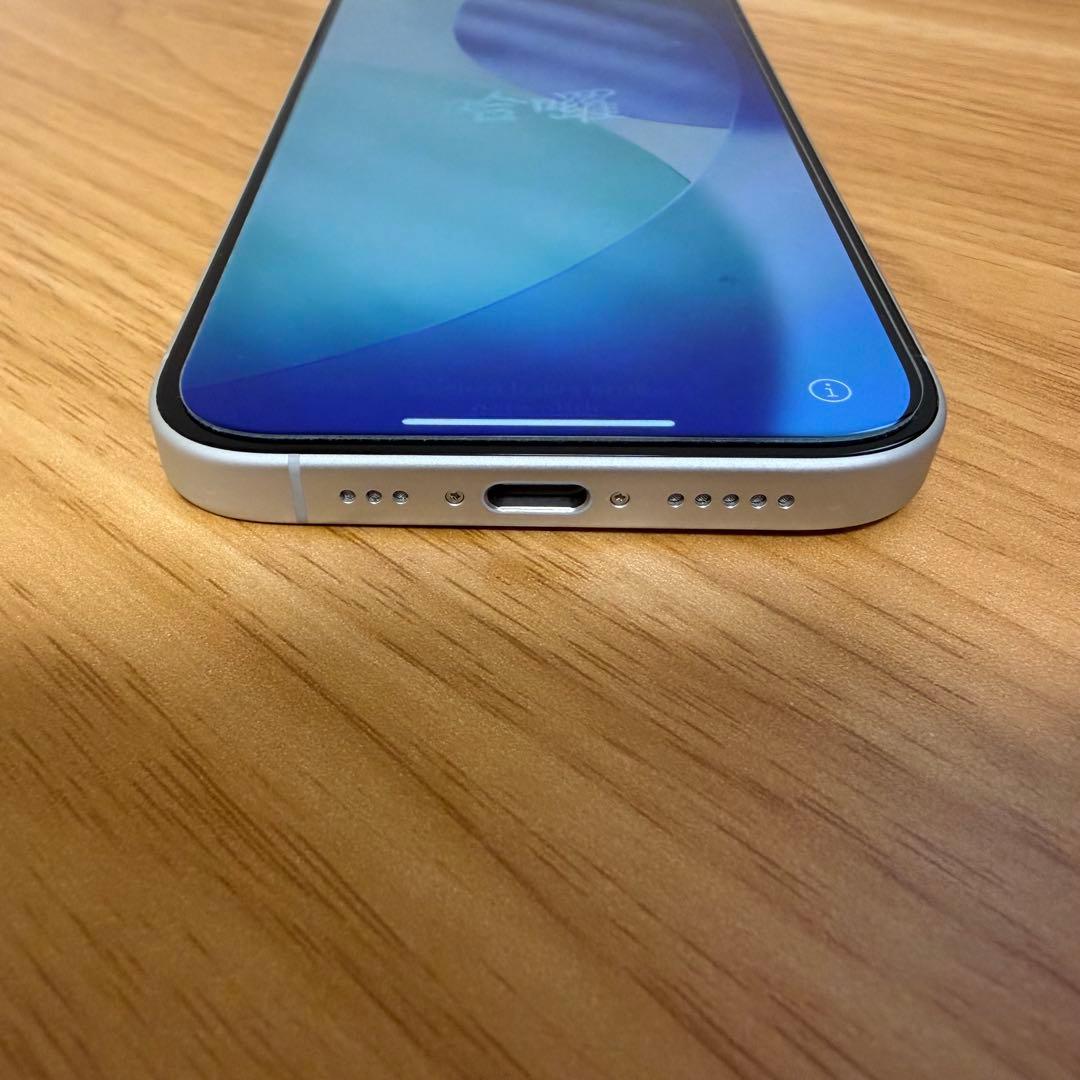 【美品✨】iPhone 16 256 GB ホワイト ケース・保護フィルム付き