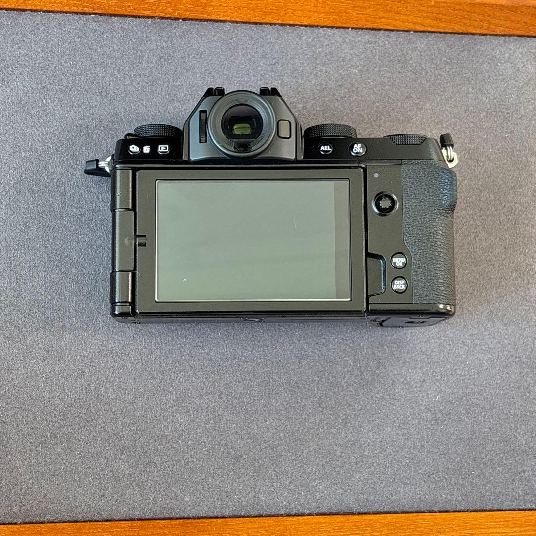 FUJIFILM XS10ボディ、XF18-55f2.8-4.0レンズ