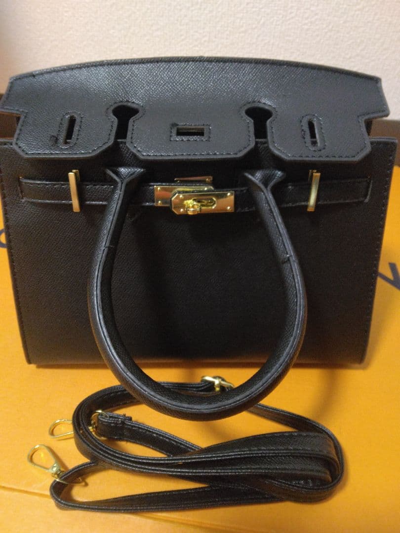 ルイヴィトン南京錠＋おまけノーブランドトートバッグ２５size黒＋ゴールド