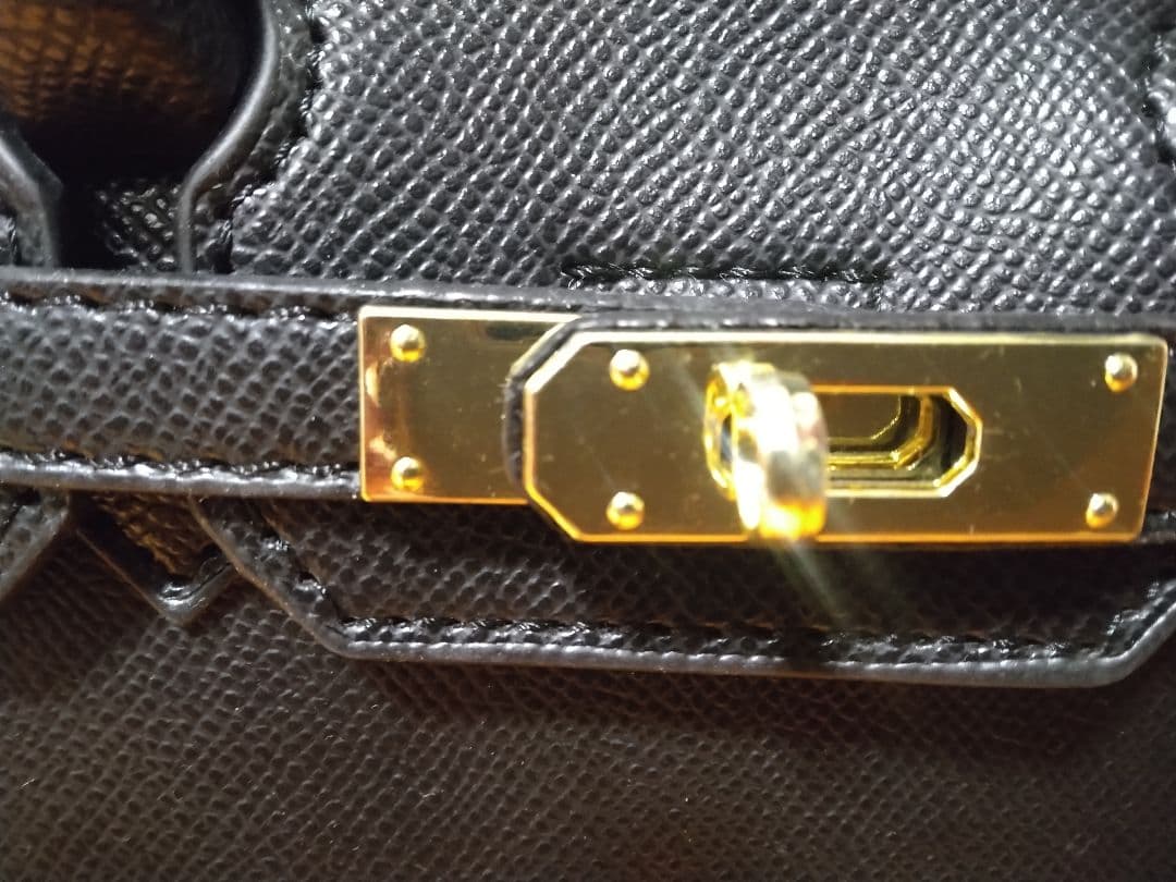 ルイヴィトン南京錠＋おまけノーブランドトートバッグ２５size黒＋ゴールド