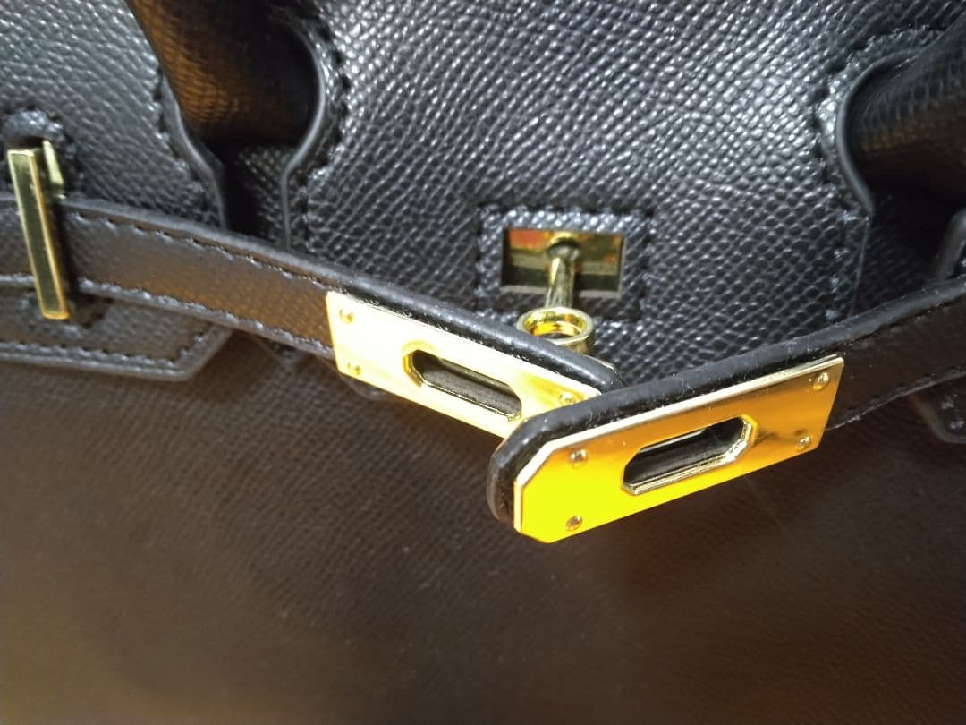 ルイヴィトン南京錠＋おまけノーブランドトートバッグ２５size黒＋ゴールド