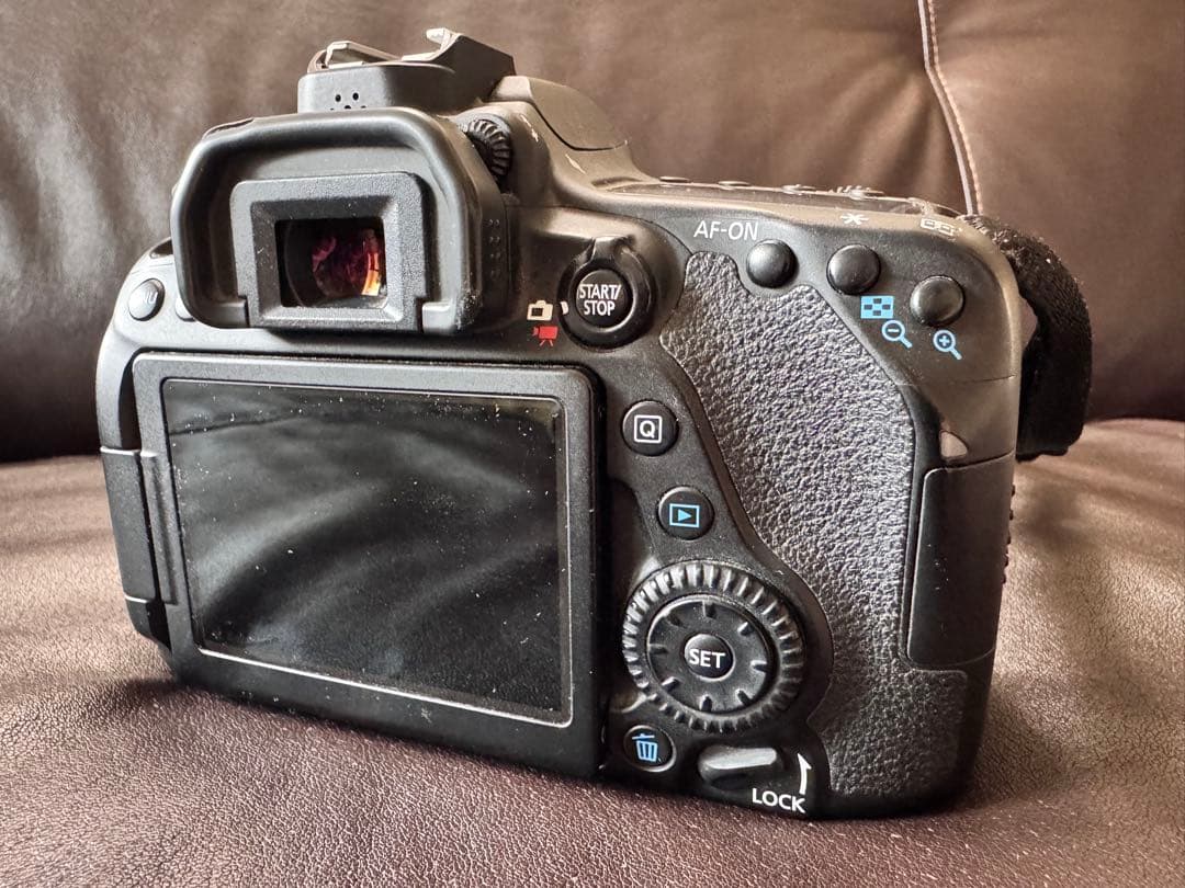 ◆12日8時まで限定値下げ中◆Canon EOS 80D デジタル一眼レフカメラ