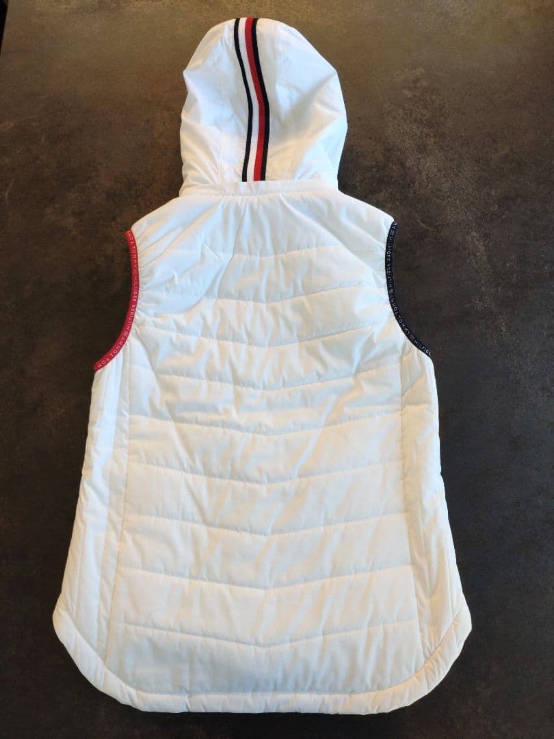 トミーヒルフィガーゴルフ 中綿ベスト ホワイト ペアコーデ
