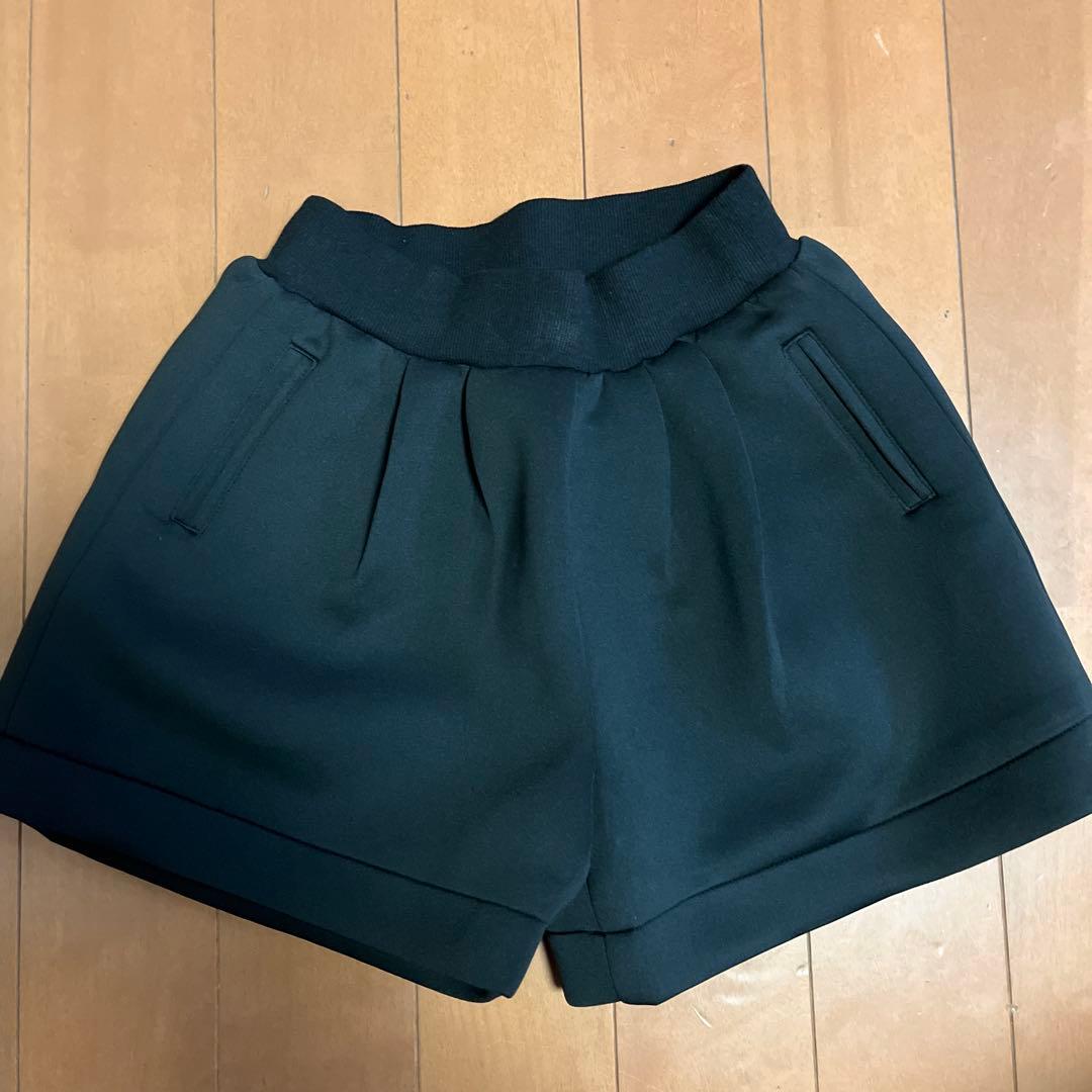 シェリエ　sheller ブラック　プリーツショートパンツ　ウエストゴム
