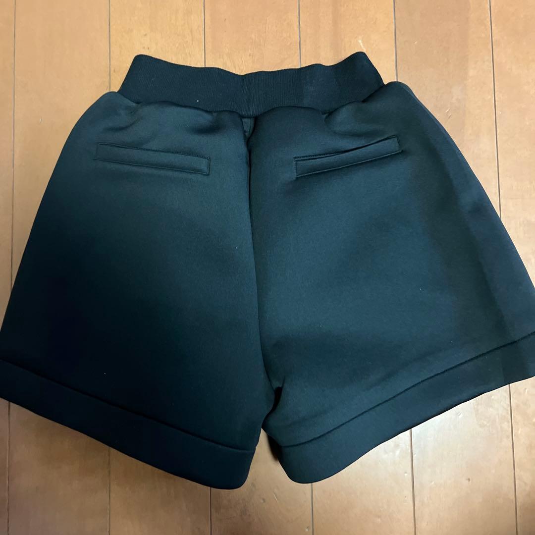 シェリエ　sheller ブラック　プリーツショートパンツ　ウエストゴム