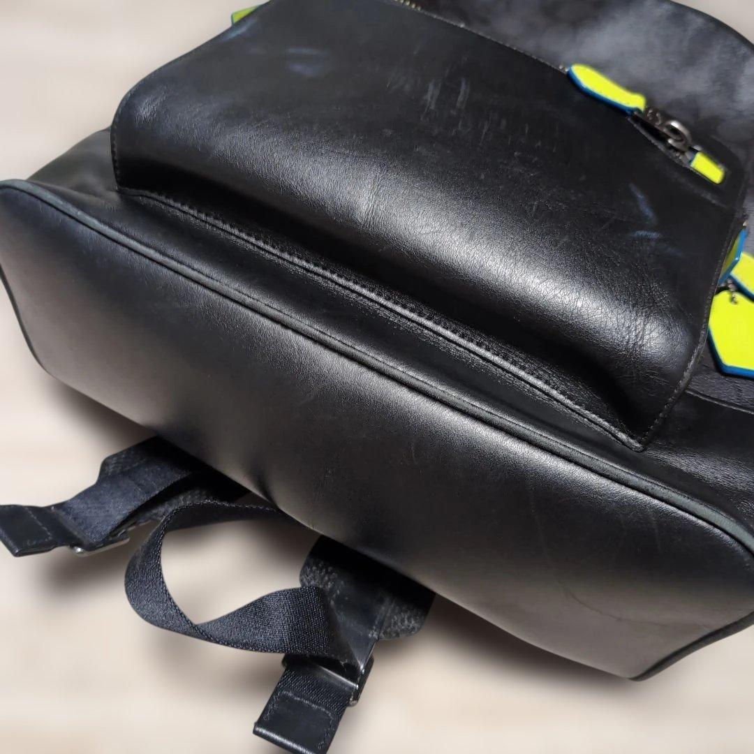 コーチ　レザーリュック 黒/ネオンイエロー