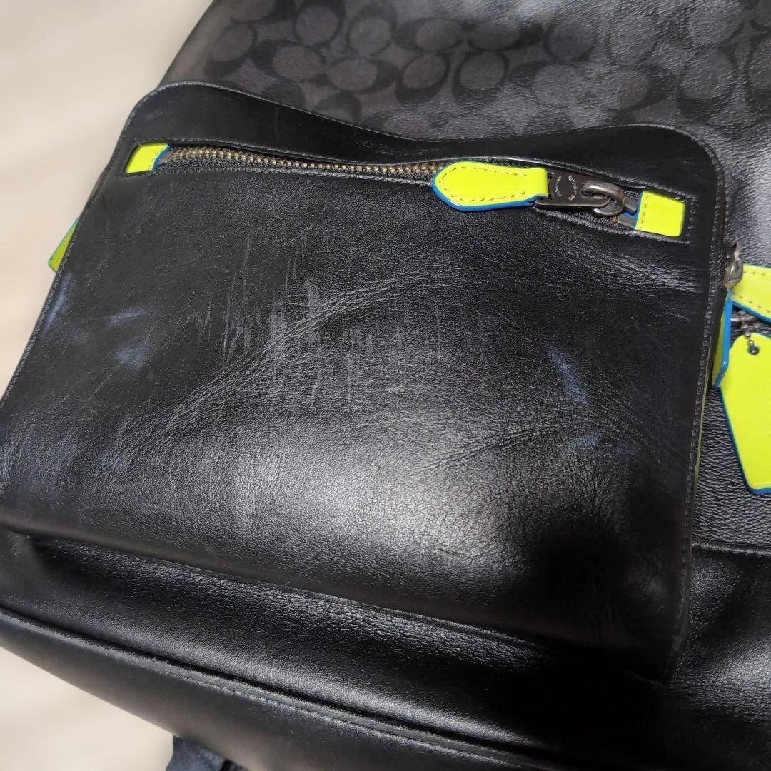 コーチ　レザーリュック 黒/ネオンイエロー