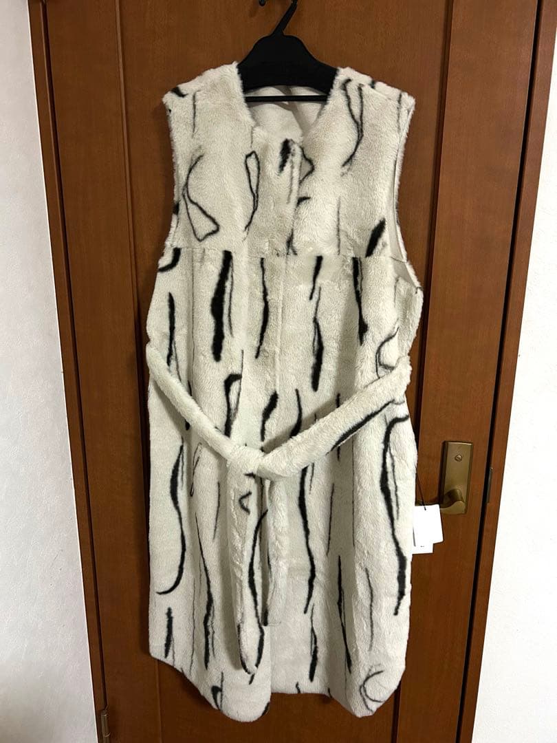 【新品未使用定価22000円】モコモコゼブラ柄ベスト サイズ38