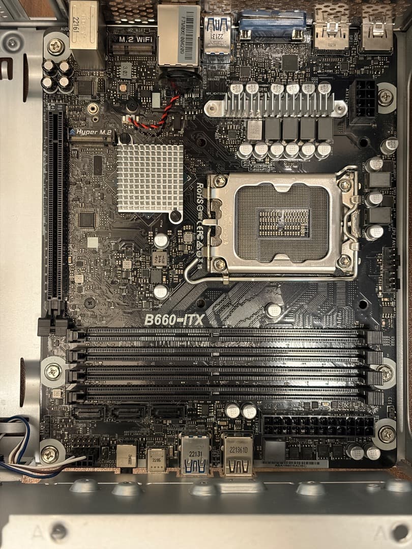 ASRock DeskMeet B660（Intel第12世代対応）