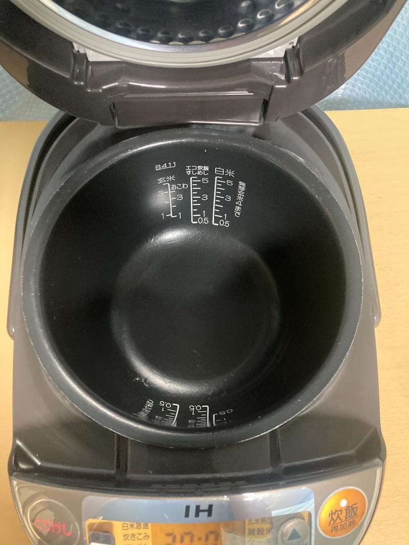 ★★2017年製 Zojirushi NP-VN10 炊飯器 5.5合★001