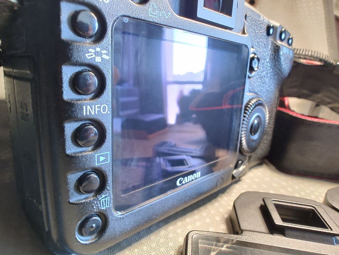 Canon 5D Mark II + Zeiss 50mm ZE 動作品