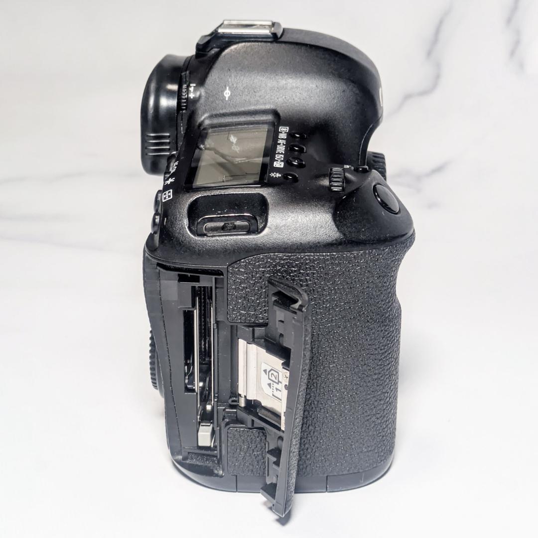 キャノン EOS 5D Mark Ⅲ &バッテリーグリップ BG-E11