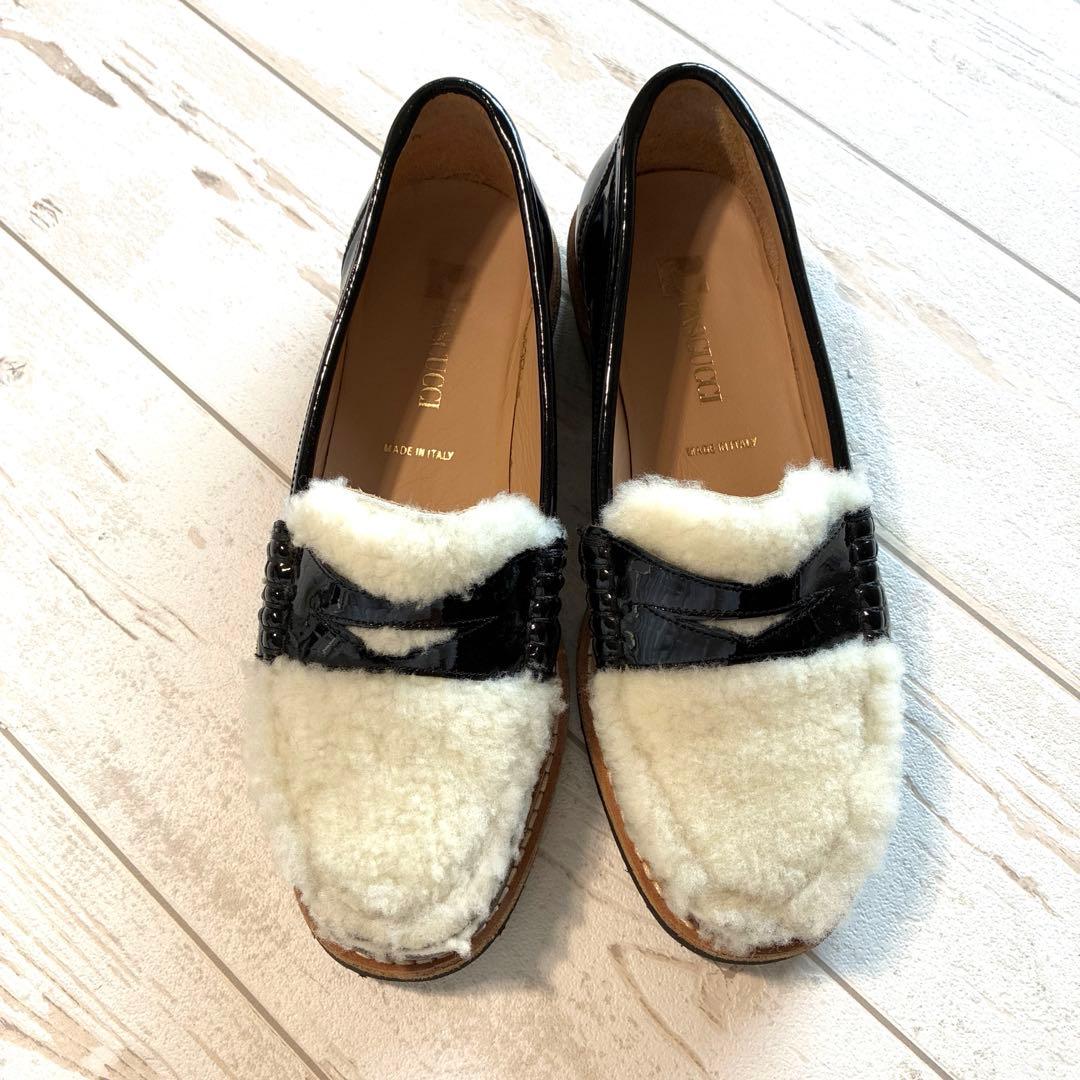 PASCUCCI 黒 ファー付きローファー